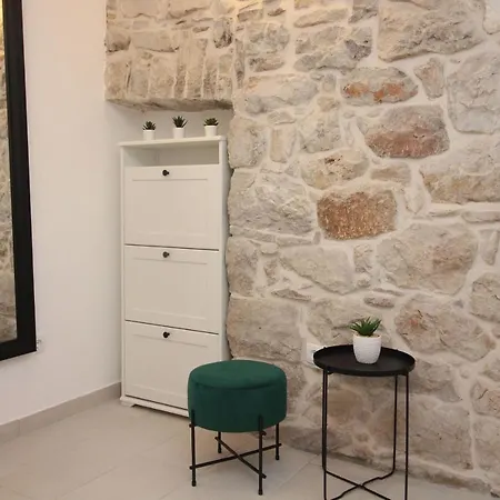 Apartment Ghetto Aparment